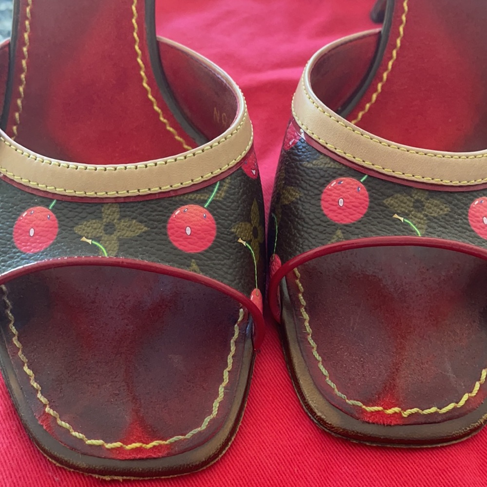 Louis Vuitton Takashi Murakami 🍒 Cherry slides - Picture 5 of 11